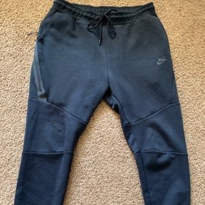NIKE Tech Fleece Joggers with Pockets - Black
